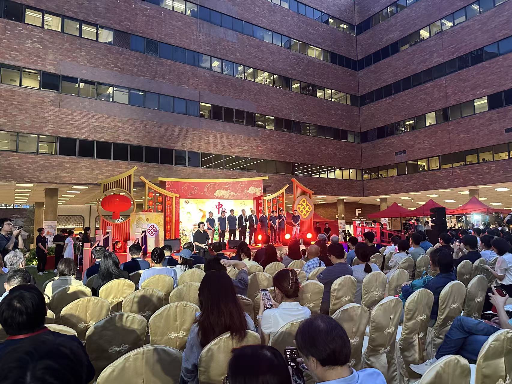 為知名大學拍攝中秋活動 - 1